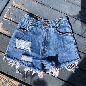 Vintage high rise distressed Levi’s.